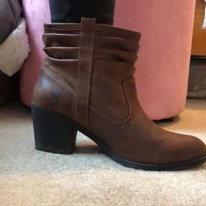 ARIZONA Brown Ankle Booties